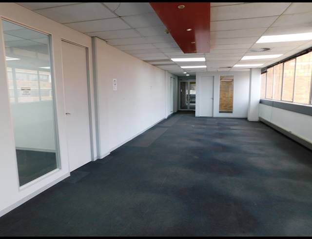 6,100M² OFFICE TO LET IN FERNDALE